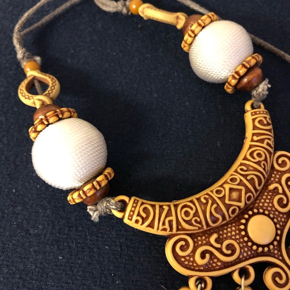 NWOT Ethnic Woman necklace - Picture 4 of 4